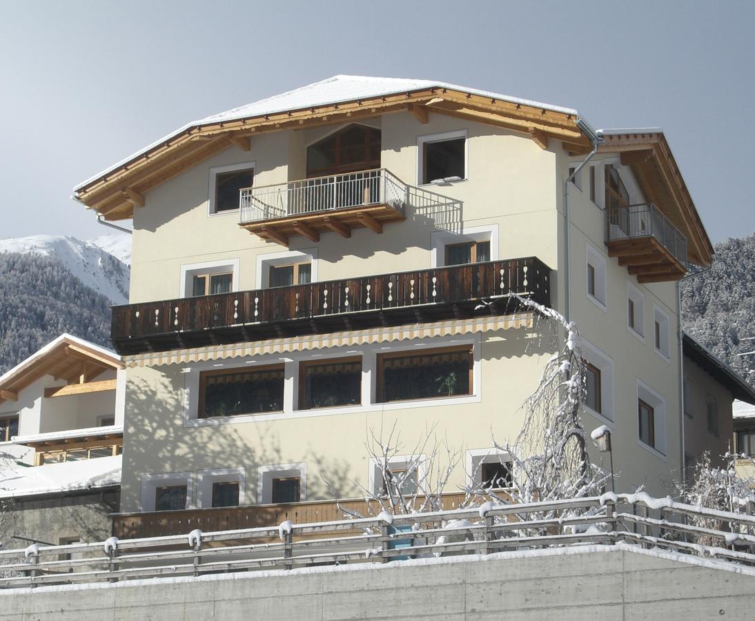 Hotel Chavalatsch Тубре Экстерьер фото